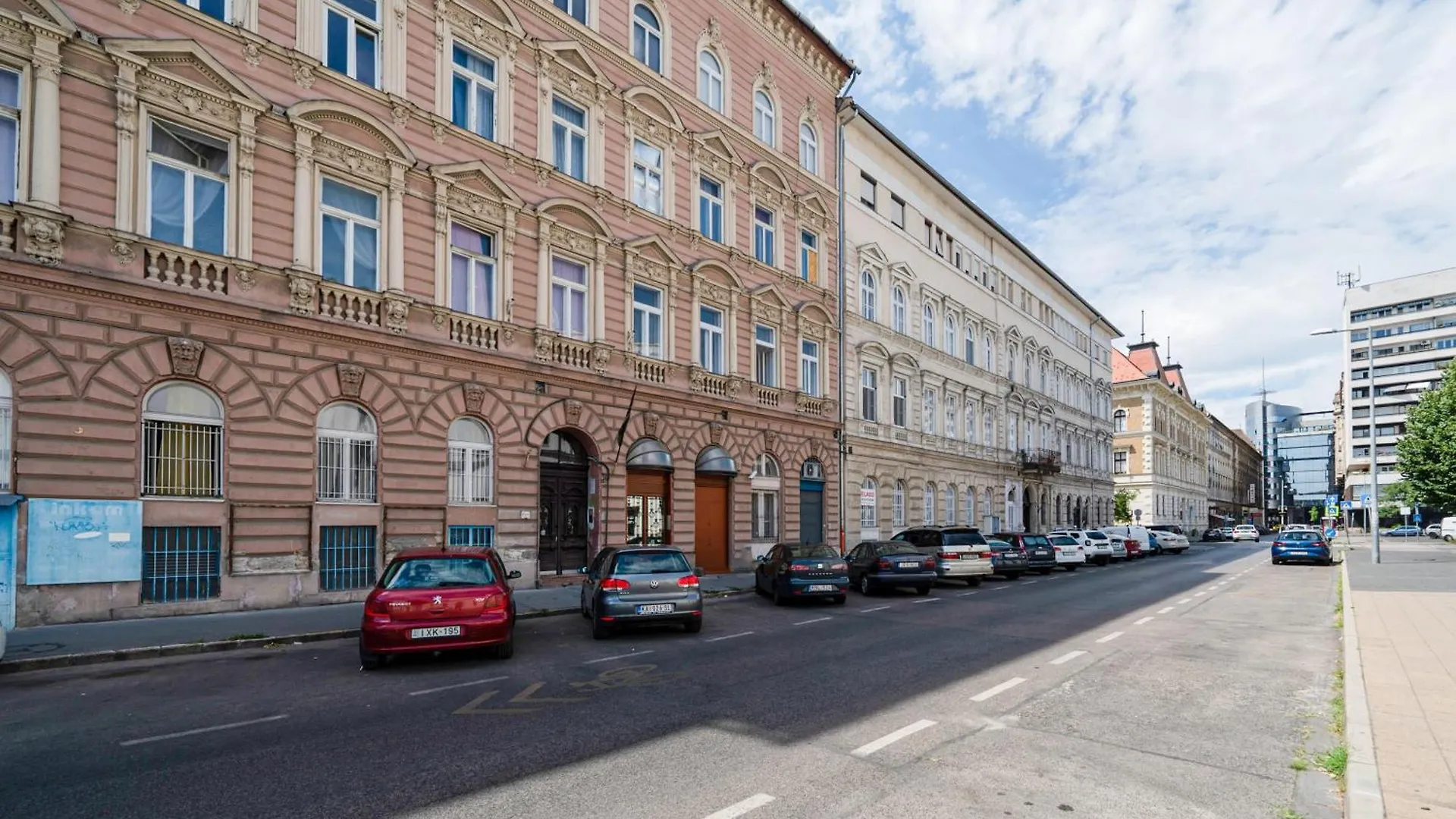 Secret Garden Apartment - Free Parking Budapest Ungheria